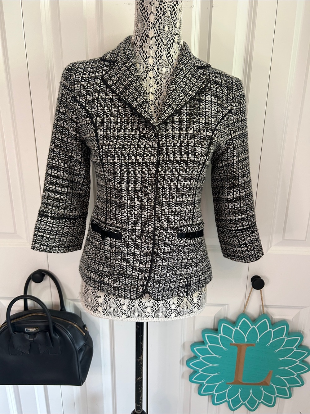 ✨ Kenzie Boutique Tweed Blazer Size 4 - Sequin & Piping Details ✨